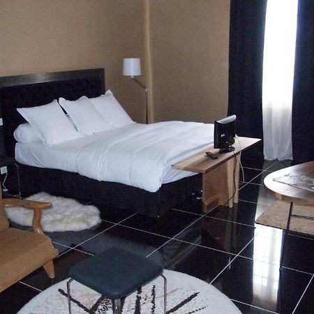 Hotel Saint Trophime Арль Номер фото